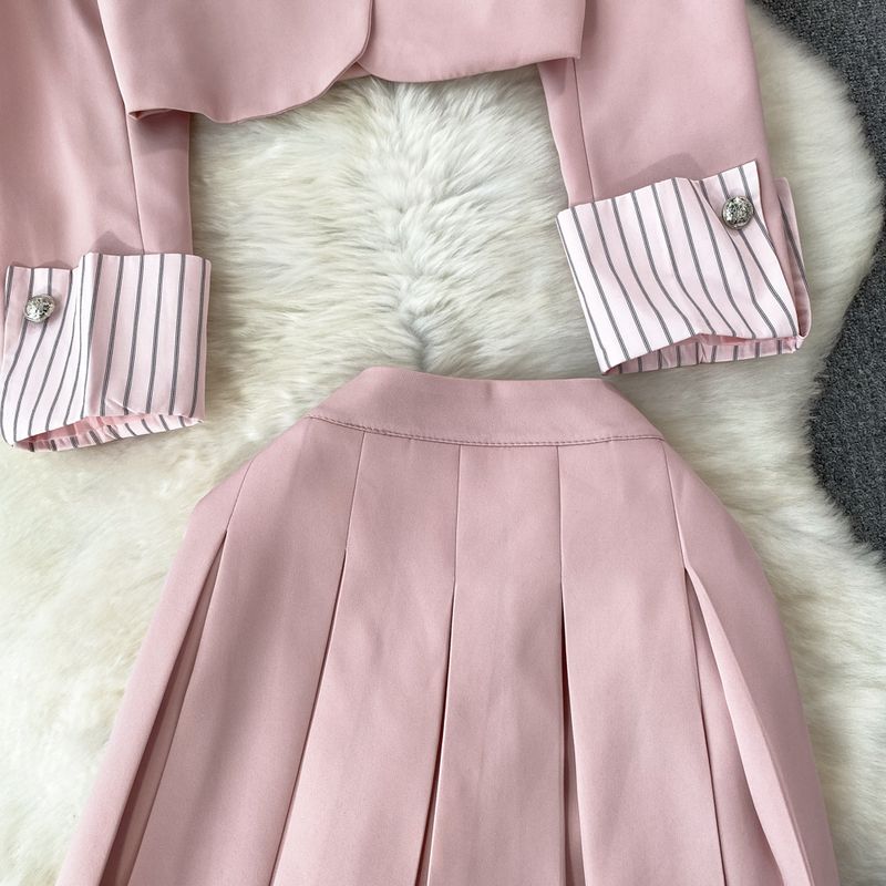 Damenbekleidung Modischer Anzug für Damen, damenhaftes Temperament, gestreifte Anzugjacke mit Spleiß, zweiteiliger Anzug, A-Linien-Rock mit hoher Taille_voghion.com