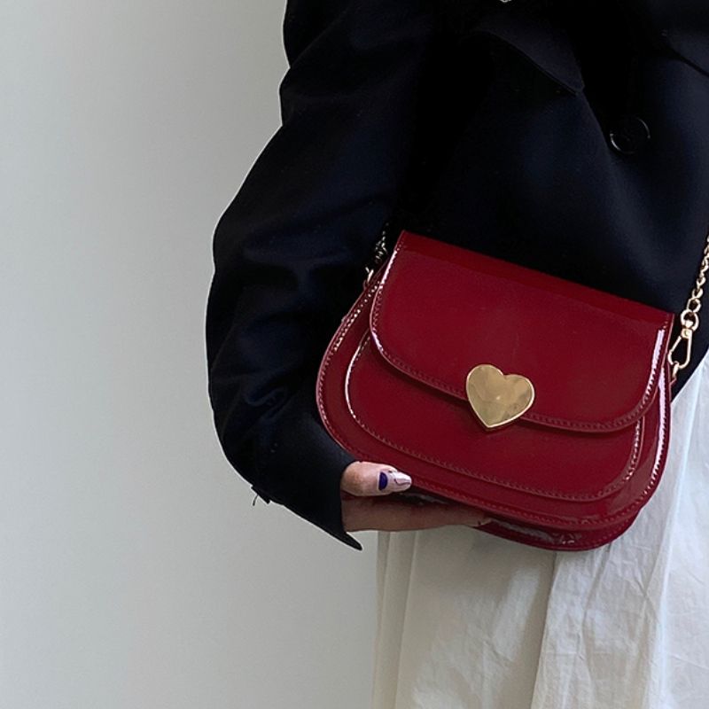 Patent Leather Women's Love Heart Messenger Bag Retro Red Ladies Small Shoulder Bags Fashion Chain Female Saddle Bag Handbags_voghion.com
