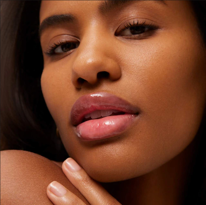 Lip Butter Balm von Summer Fridays – pflegende Lippenmaske und Lippenbalsam für sofortige Feuchtigkeit, Glanz und Hydratation – transparent getönte, beruhigende Lippenpflege_voghion.com