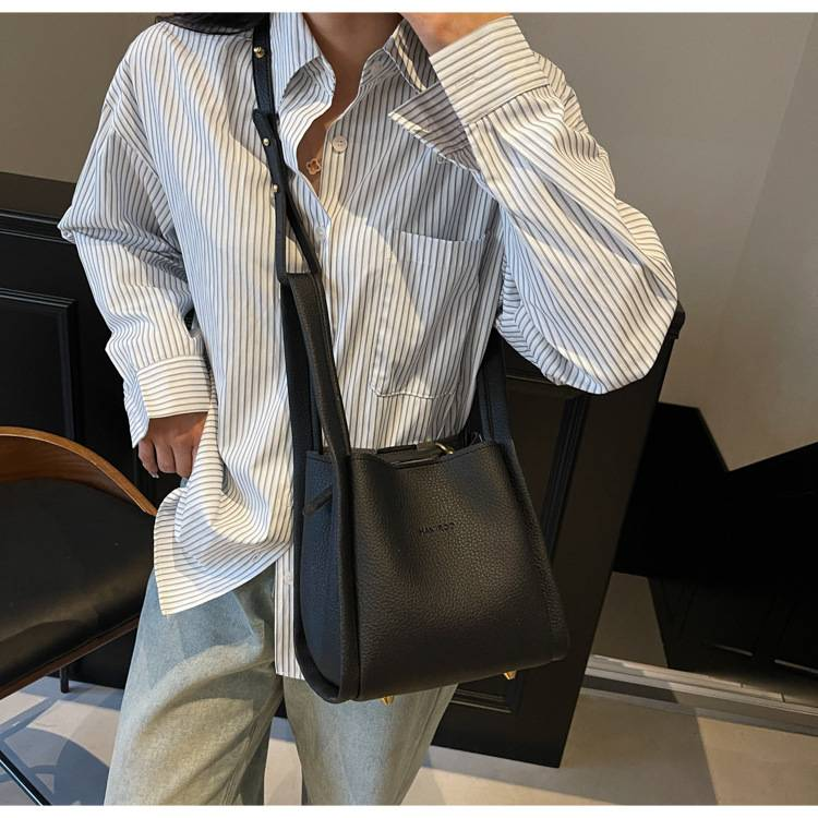 Zweiteilige, weiche Schultertasche mit Litschi-Muster für Mütter im Außenhandel. Neue, lässige, einfache, tragbare diagonale Tasche für das Leben._voghion.com