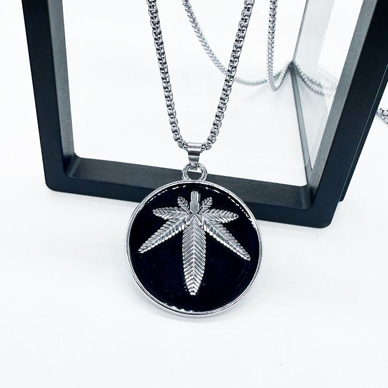 Heren- en damesmode sieraden punk retro rock creatieve esdoornblad ketting hanger_voghion.com