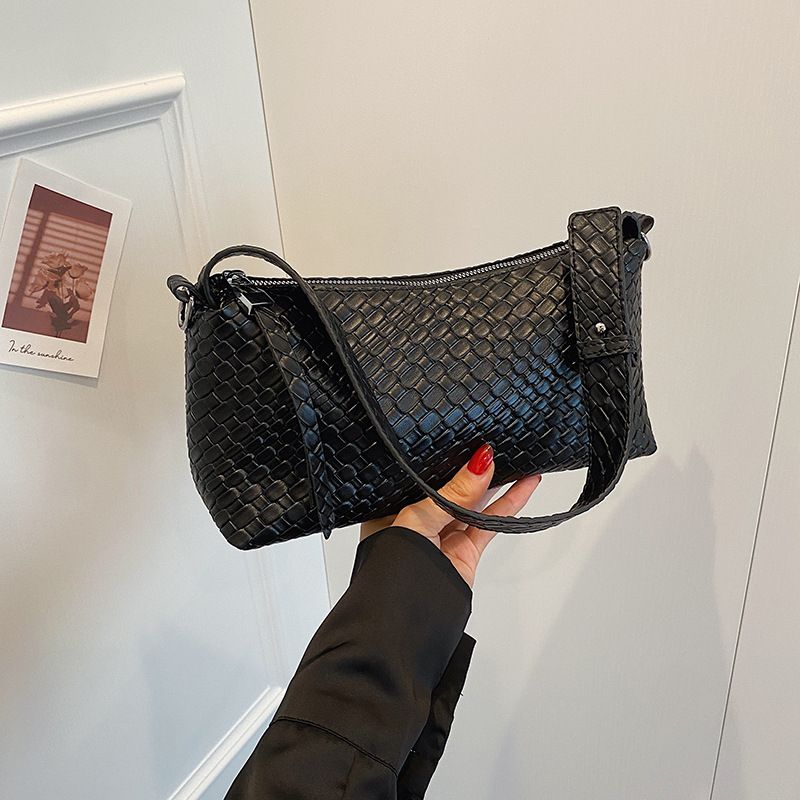Piccolo design di nicchia per le donne 2023 nuova popolare trama tracolla larga moda borsa a tracolla singola ascellare_voghion.com