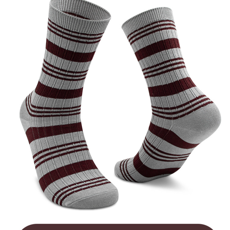 Schuhzubehör Gekämmte Baumwolle College-Stil IK Lange Socken Frühling und Herbst Mittellange Wadenflorsocken Damen Schwarz-weiß gestreifte Freizeitsocken_voghion.com