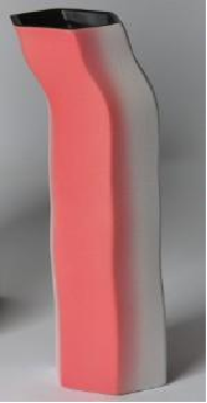 Der gewundene Bach schlängelt sich sanft und errötet schüchtern die Vase_voghion.com