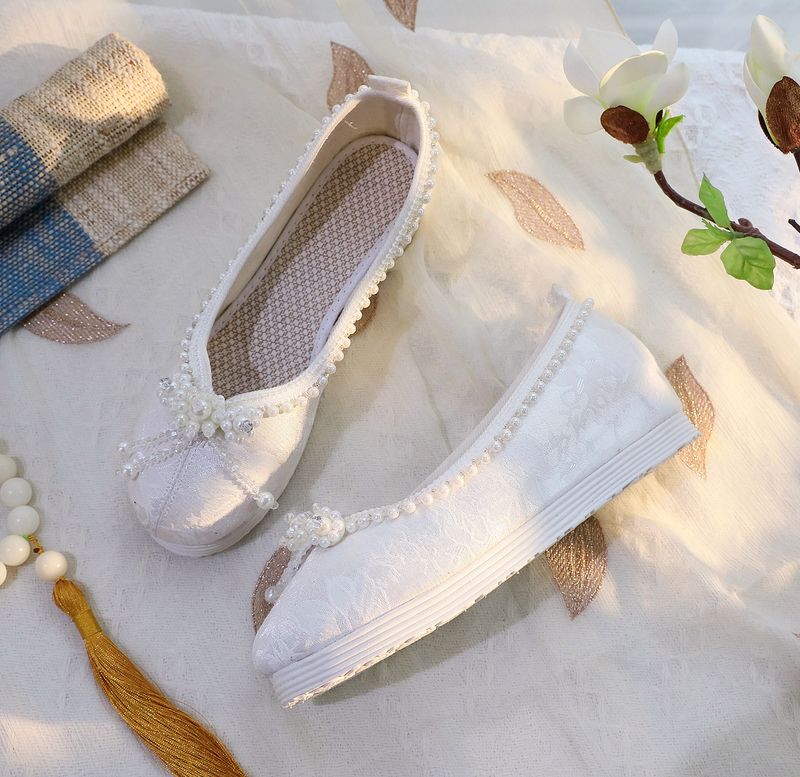 Damenschuhe für den Sommer, neuer Stil, antiker Stil, passende antike Kostüme, bestickte Damenschuhe, Schuhe mit erhöhter Quaste_voghion.com