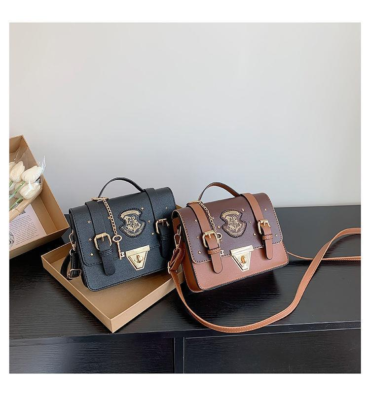 Borsa a tracolla a mano della Scuola di Magia e Stregoneria di Hogwarts dello stesso stile Borsa Cambridge Borsa a tracolla in stile britannico_voghion.com