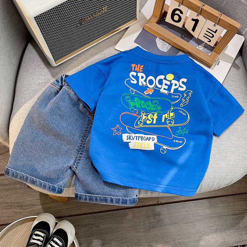 Jongenskostüm, stilvoll cool, Summerscooter, kuerzärmlech Puppelchers- a Kleeder, zweedeelegt Kannerkleederset, trendy_voghion.com