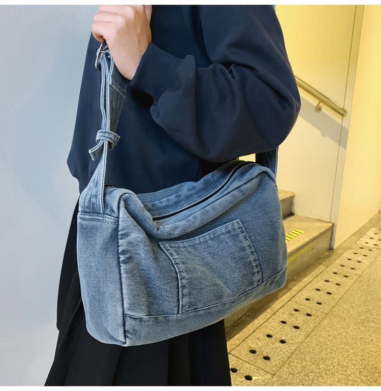 Sac fourre-tout en denim de grande capacité pour étudiants, sac de classe polyvalent et décontracté à une épaule, nouvelle collection printemps/été 2024_voghion.com