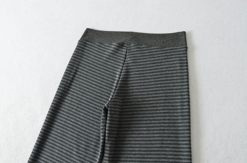 Retro-Streifen-Schlaghose – Lounge-Hose mit hoher Taille und weitem Bein (Schwarz/Weiß/Hellgrau/Dunkelgrau/Pink, S-L)_voghion.com