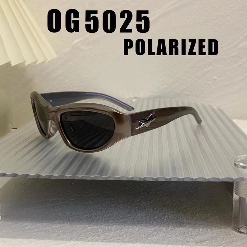 Nouvelle photo de rue de fille épicée du millénaire en étoile pentagonale, lunettes de soleil célèbres sur Internet, lunettes tendance personnalisées pour femmes_voghion.com