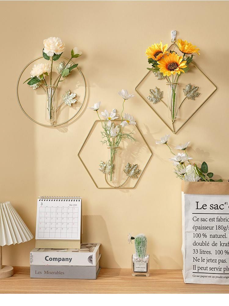 Goldenes Ginkgoblatt-Wanddekor mit Glasröhren – Moderner skandinavischer Hängepflanzer für das Wohnzimmer – Eisenwandkunst mit Reagenzgläsern_voghion.com