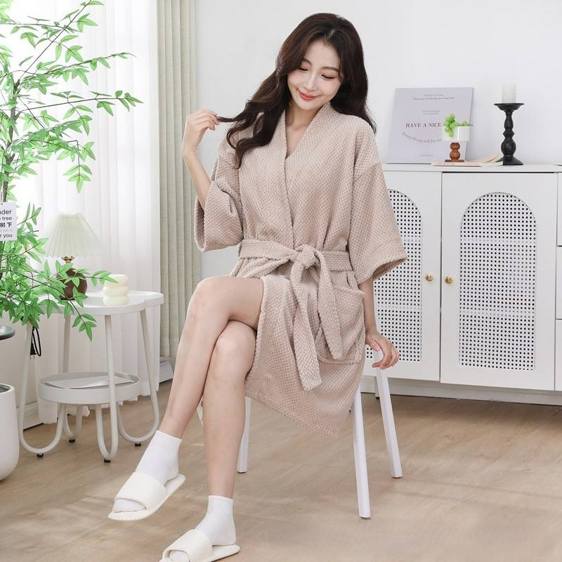 Bathrobe For Women Coral Fleece Nightgown Melon Grid Simple Soft And Comfortable Water Absorbing Quick Drying Bathrobe_voghion.com