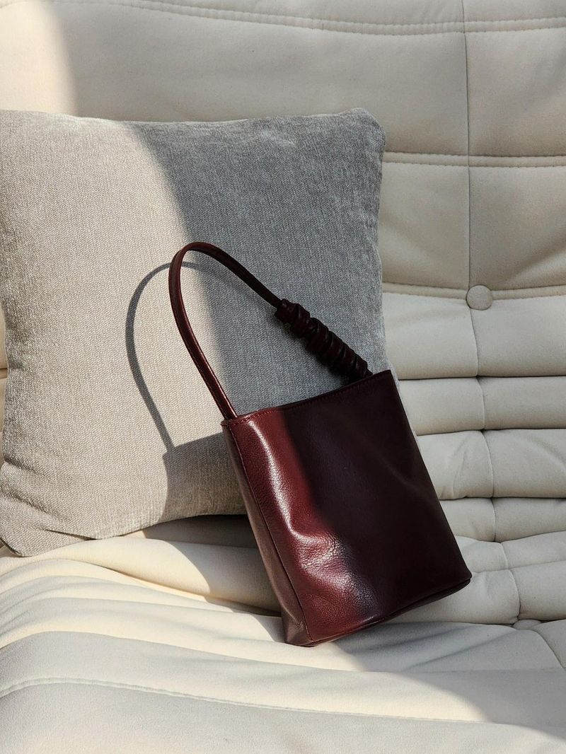 Sheepskin Women's Bucket Bag 2025 New Simple Casual Bag, Trend Hundred Design Underarm Bag_voghion.com