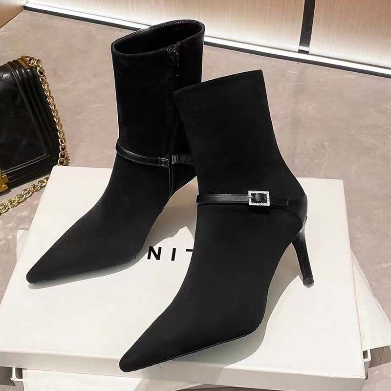 Yang Shulin's 2024 nieuwe puntige korte broek voor dames met metalen gesp, slanke hakken, ritsen aan de zijkant, hoge hakken voor dames_voghion.com