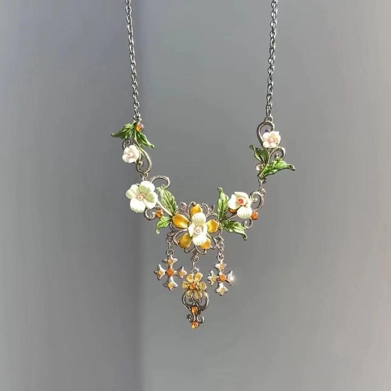 Campo verde estivo ~ Collana smaltata 2024 Nuova primavera calda e collana con design floreale da giardino pastorale estivo per le donne_voghion.com