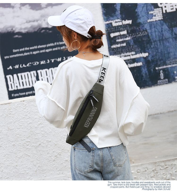 Avastame Land Roveri uut meestele ja naistele mõeldud õuespordialaseid vabaajarõivaste rinnal töötavat ülikerget veekindlat väikest vöökotti_voghion.com