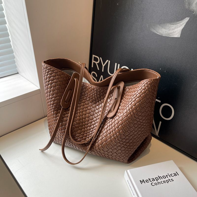 Luxury Brand Designer Bag Large Capacity Woven Bag For Women 2025 New Vintage Versatile Shoulder Underarm Bag Korean Style Handheld Tote Bag_voghion.com