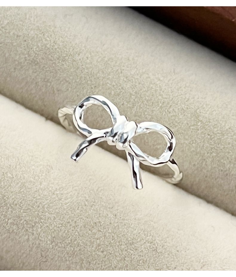 Ring i sterlingsilver med oregelbunden rosett, enkel och söt temperament, liten personlighet, öppen svansring 0460G_voghion.com