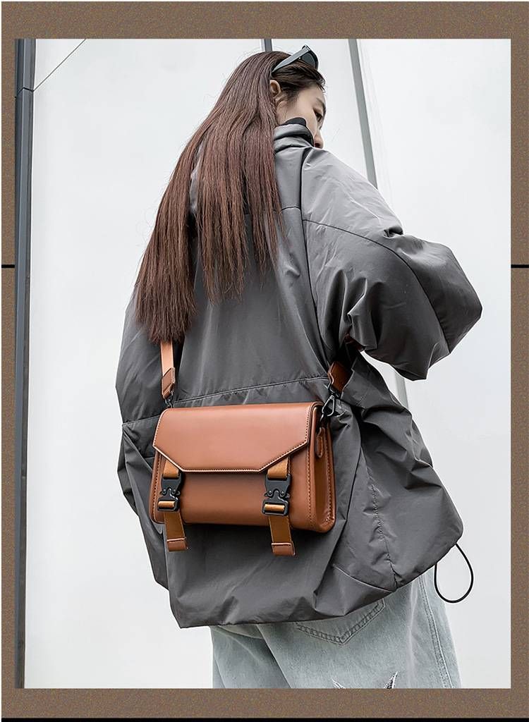 Borsa a tracolla unisex – Borsa per telefono minimalista con patta e chiusura a scatto | Borsa a tracolla in PU impermeabile per gli spostamenti quotidiani (nero/marrone chiaro)_voghion.com