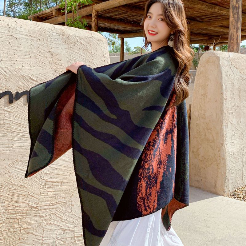 Xizang Qinghai Lake Tourism Photographs Wrapped with a shawl scarf outside the Women's autumn and winter thickened warm_voghion.com