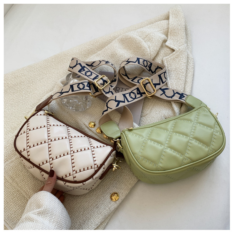 Damentaschen Neu 2023 Frischer Stickgarn-Trend Damentaschen Aolid-Farbdiamanttasche Damen breiter Schultergurt Nischensatteltasche_voghion.com