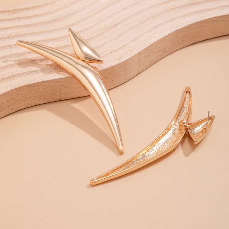 European And American Style Exaggerated Geometric Triangle Bend Personalized Earrings Hot Selling Simple Design Sense Pointed Earrings Accessories_voghion.com