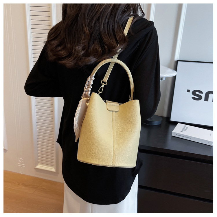 Trama di nicchia del designer, borsa a secchiello in tinta unita alla moda e versatile, borsa da donna portatile a tracolla diagonale con una spalla_voghion.com