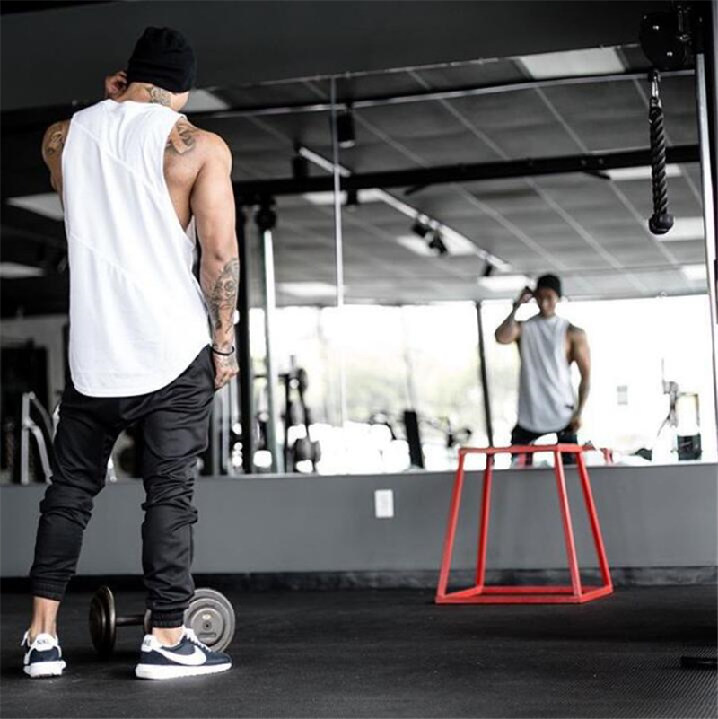 Gilet fitness da uomo in rete patchwork di cotone con giunzioni a tre sezioni, gilet fitness in puro cotone tinta unita, lungo e ampio_voghion.com
