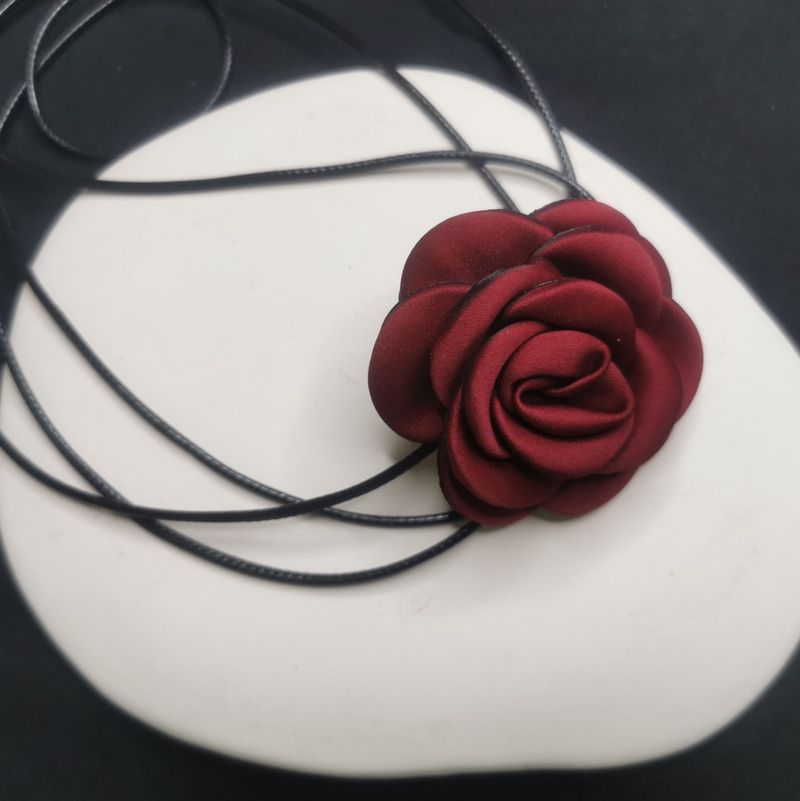 Molteplici metodi di indossaggio con accessori di camelia, collana per nicchia femminile, collare girocollo in corda di pelle rosa di alta qualità_voghion.com