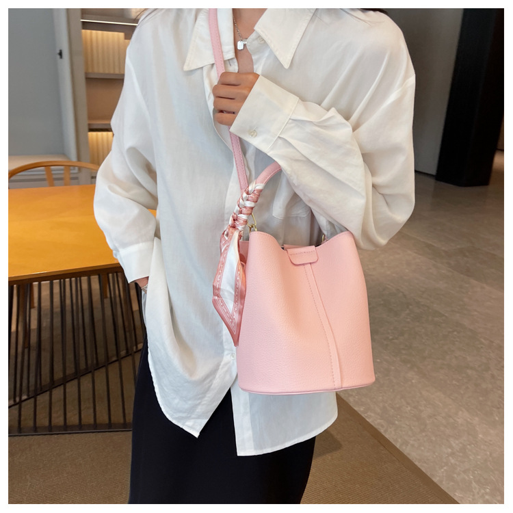 Trama di nicchia del designer, borsa a secchiello in tinta unita alla moda e versatile, borsa da donna portatile a tracolla diagonale con una spalla_voghion.com