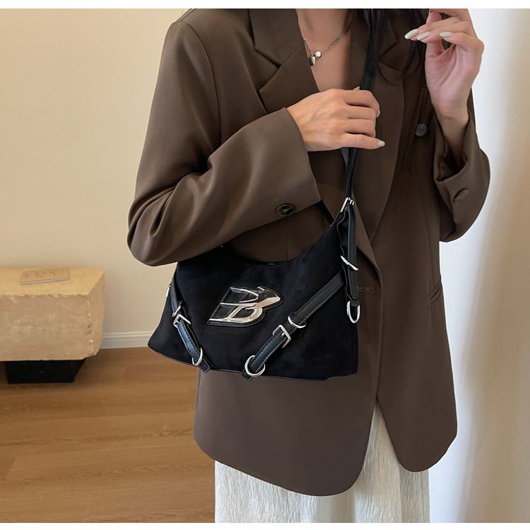2023 neue Mode Wildleder Damen Mori süße Herbst und Winter kleine Freizeit Eimer Tasche einfache Umhängetasche_voghion.com