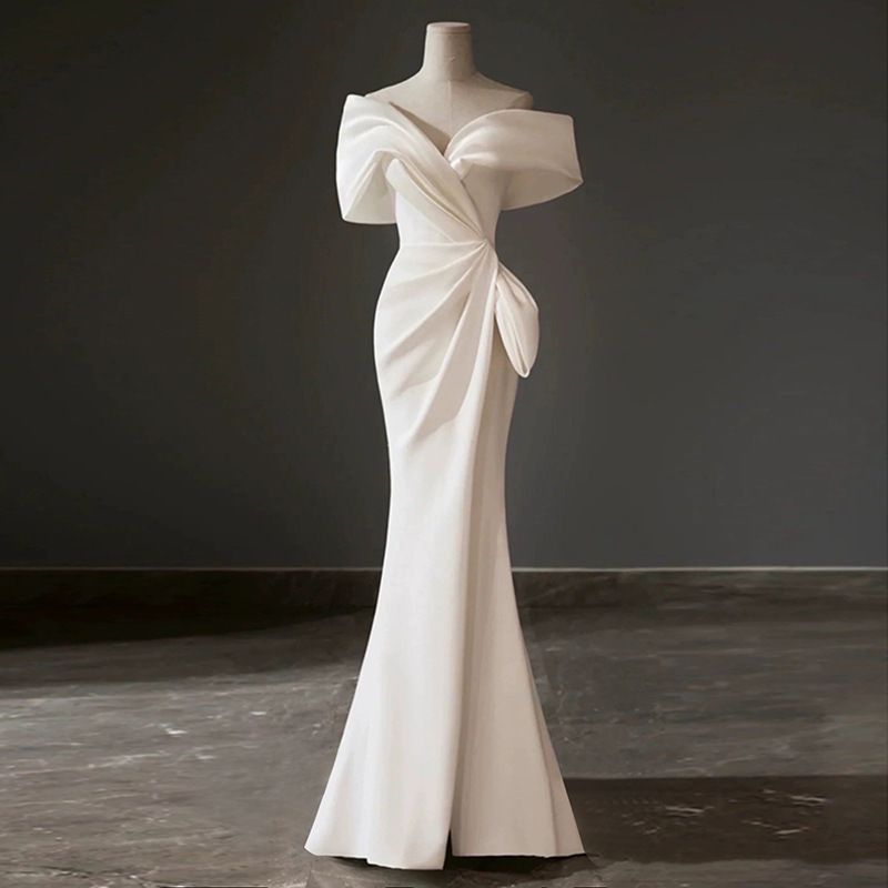 Elegantes weißes Abendkleid mit One-Shoulder-Ausschnitt und Fischschwanz-Schnitt – Französisch inspiriertes Hochzeits- und Abendkleid (XS-5XL)_voghion.com