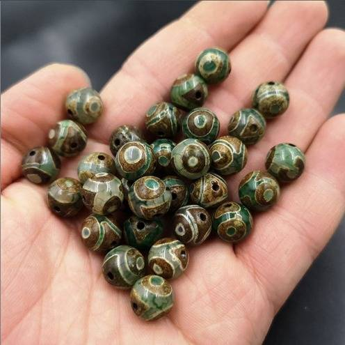 Accesorios de joyería de bricolaje de jadeware asequibles Cuentas de ágata Tianzhu Xizang Cuentas dispersas Cuentas de ágata Tianzhu de tres ojos_voghion.com