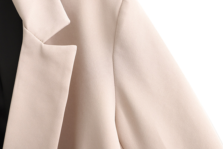 Giacca da donna corta con risvolto sottile da donna + minigonna con spacco a vita alta_voghion.com