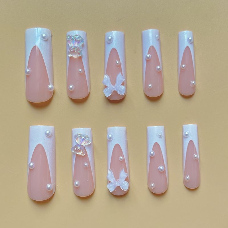Dreidimensionale Teddybär-Schleife im französischen Stil mit Perlen-Nagelkunst und verlängerter Wasserpfeife, die eine Rüstung trägt. Drücken Sie auf die Nägel_voghion.com