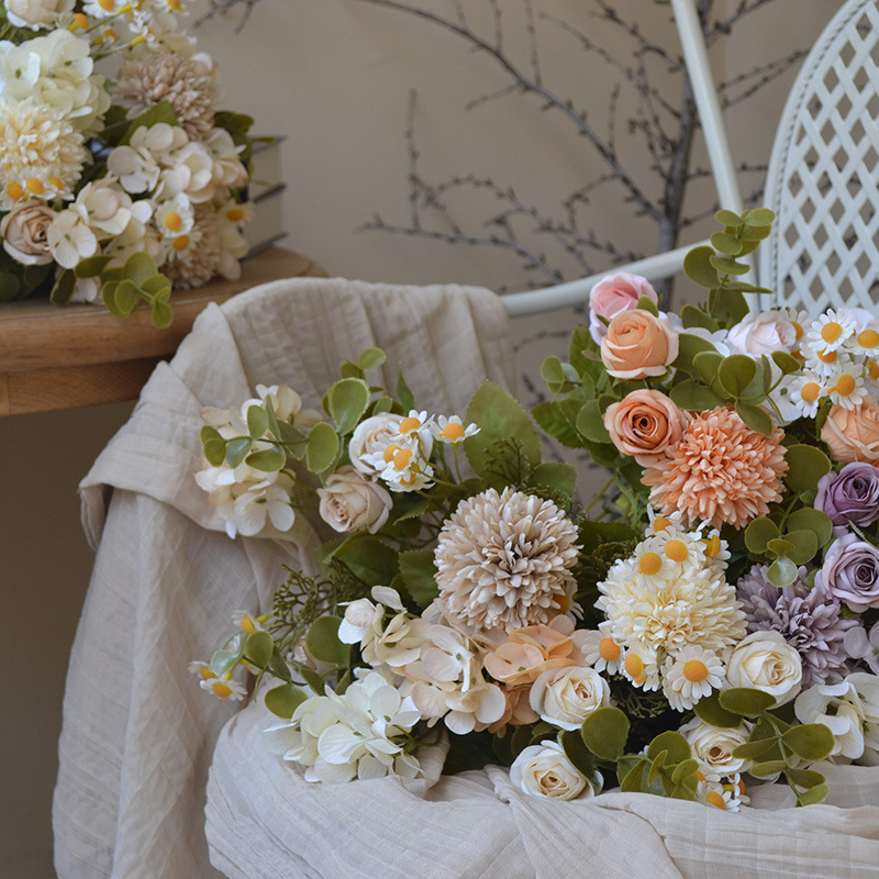 Fiore simulato colore autunnale retrò piccolo mazzo 7 punte ortensia rosa arco nuziale strada principale decorazione floreale fiore finto camomilla_voghion.com