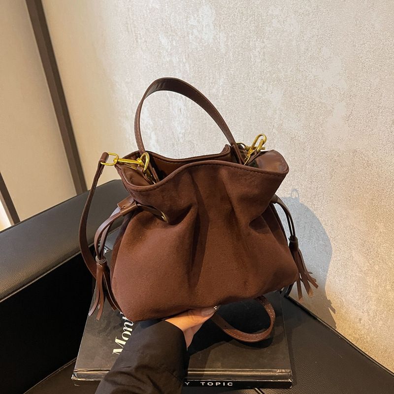 Korean Style Leopard Print Bucket Bag 2024 Winter New Suede Drawstring Wrinkled Single Shoulder Crossbody Handbag_voghion.com
