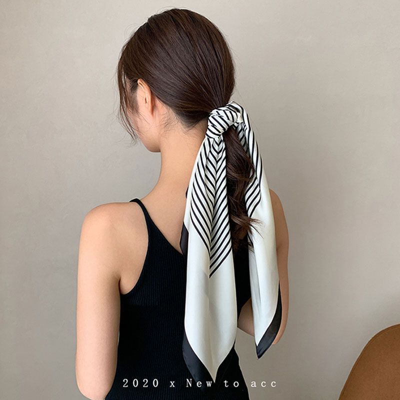 Nuova sciarpa decorativa versatile per donna, sciarpa professionale a righe bianche e nere, elegante e alla moda in stile coreano anni '70_voghion.com