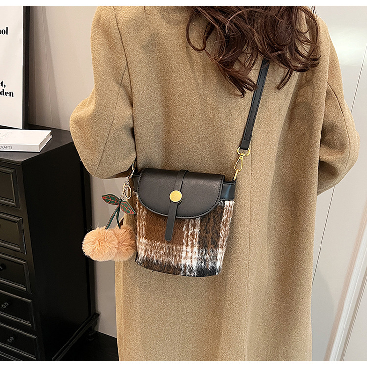 Moda autunno/inverno nuova borsa a tracolla monospalla in stile occidentale da donna versatile in lana 2024_voghion.com