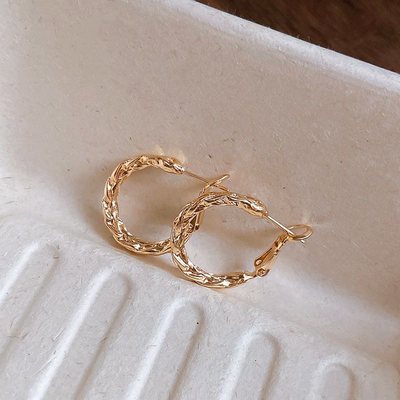 Orecchini a cerchio intrecciati in metallo color argento, stile minimalista, versatili, eleganti e alla moda, leggeri, di lusso, di alta gamma_voghion.com