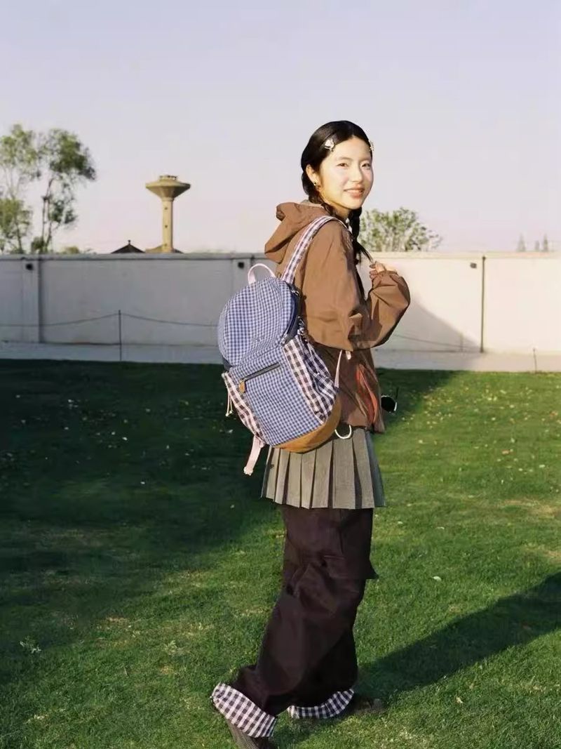 2025 New Bread Bag Casual Large Capacity Adjustable Shoulder Strap Travel Commuter Plaid Backpack Fashionable Hundred Shoulder Bag_voghion.com