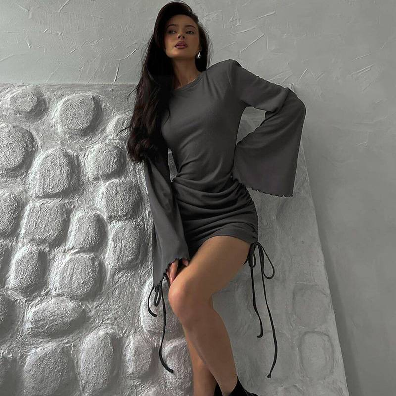 2025 Herbst neue Damenmode einfarbig lange Horn Ärmel Kurzarm Stil würzig Mädchen Kleid_voghion.com