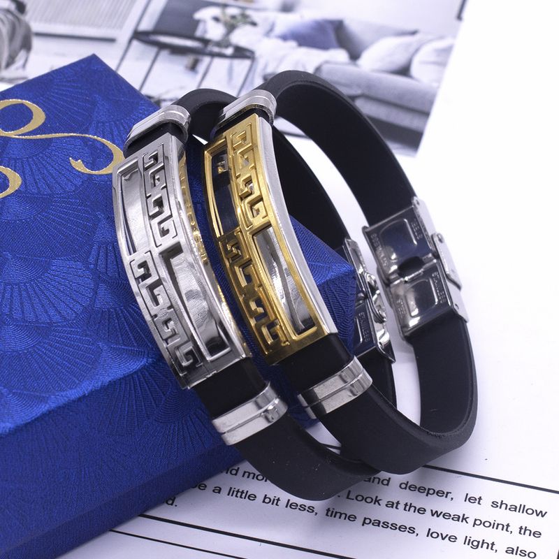 Set di gioielli da uomo con bracciale in silicone e acciaio_voghion.com