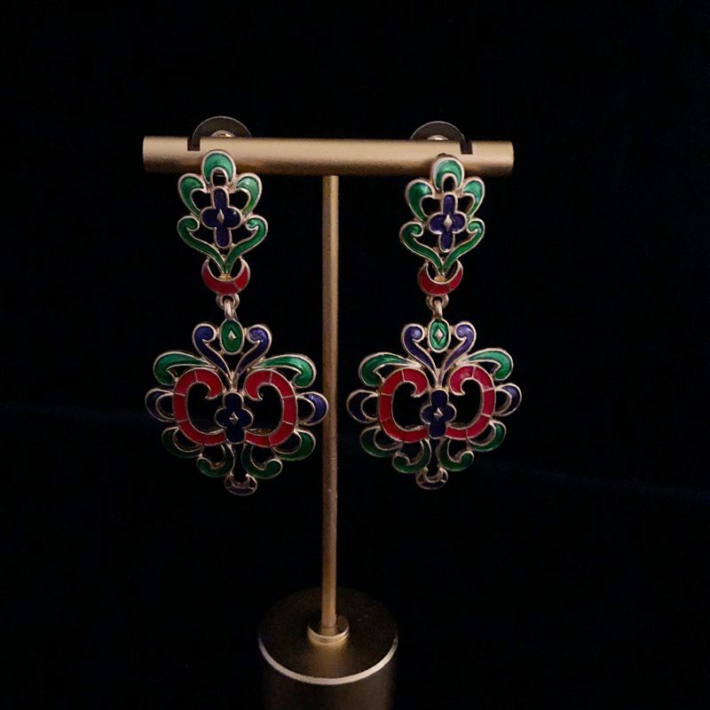 Boucles d'oreilles en émail coloré de style rétro littéraire, clips d'oreilles en plaqué or véritable, boucles d'oreilles creuses sculptées, boucles d'oreilles de tempérament pour un usage quotidien_voghion.com