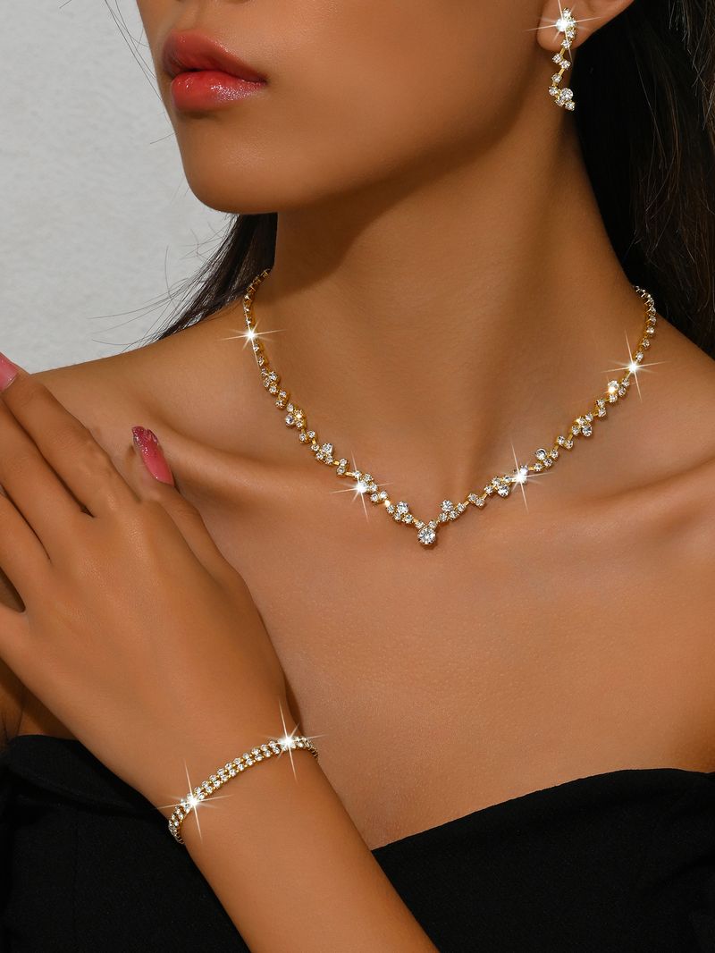 Ensemble de bijoux pour femmes, mode exquise, vente chaude, collier à griffes, boucles d'oreilles, bracelet, bague, ensemble quatre pièces, chaîne de clavicule entièrement en diamant, robe de soirée_voghion.com