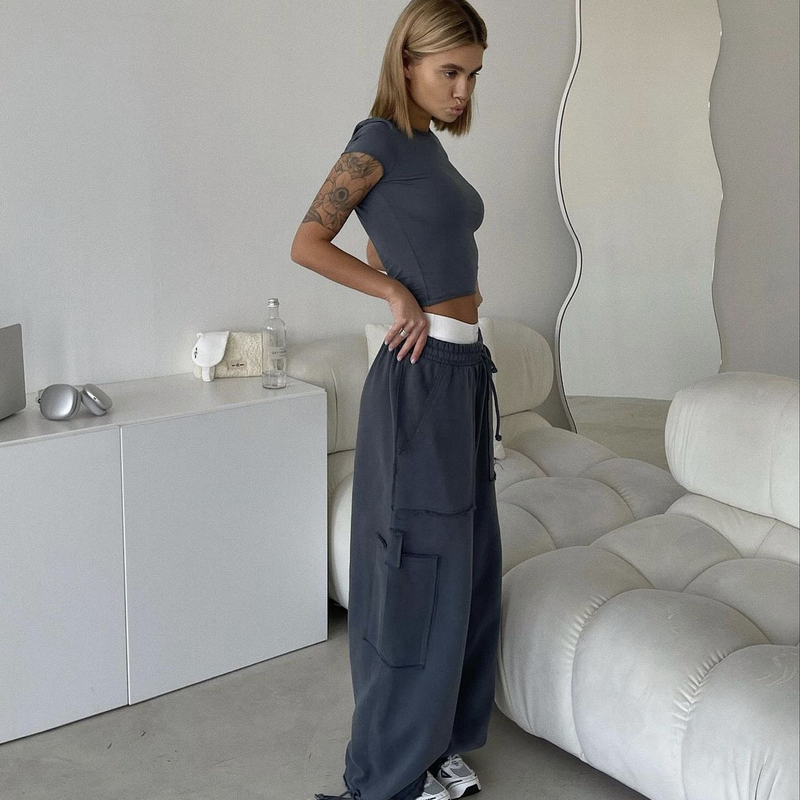 Conjunto de duas peças com cordão curto estilo ins para mulheres, calças de moletom com vários bolsos e pernas largas, moda esportiva casual feminina_voghion.com