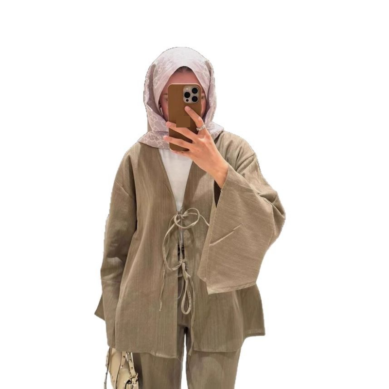 Abbigliamento da donna alla moda, elegante set da salotto da donna di ispirazione araba con maniche a tromba e cravatta - camicetta e pantaloni fluidi con maniche a campana e dettaglio cravatta_voghion.com