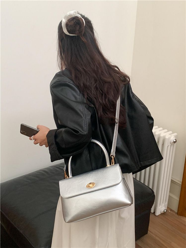 Borsa a tracolla con patta a forma di nicchia, moda di alta gamma, stile minimalista e compatto_voghion.com