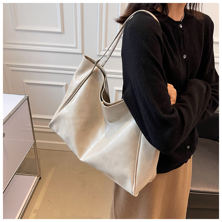 Borsa a tracolla in PU morbido di ispirazione vintage - Elegante borsa a tracolla con tracolla a catena, spaziosa e leggera per l'uso quotidiano (nero, beige, marrone, rosso)_voghion.com
