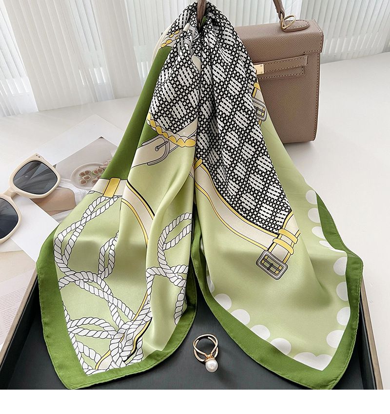 2024 Nuovo piccolo quadrato di seta 70 × 70 cm Stile femminile Primavera e autunno/estate Abbina camicia professionale Indossare collo_voghion.com